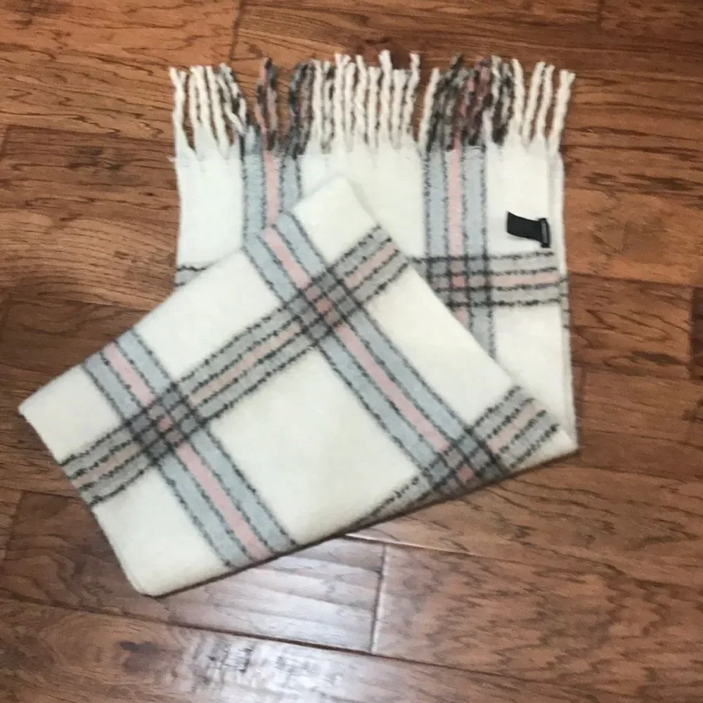 Anthropology Scarf and Hat Bundle‎